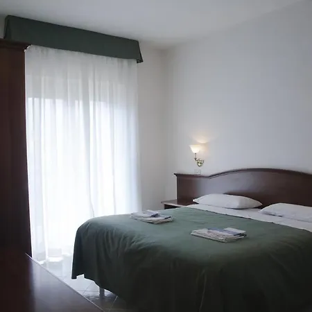 Отель Aquila 3*